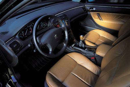 Intérieur de la Peugeot 607 d'occasion