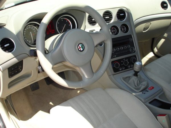 Intérieur d'une Alfa Romeo 159 d'occasion