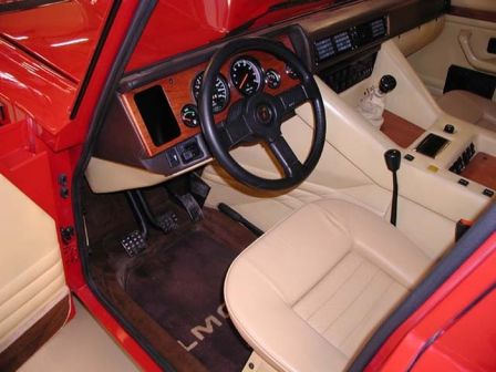 l'intérieur en cuir du Lamborghini LM002