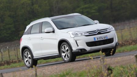 CITROEN C4 AIRCROSS sur la route