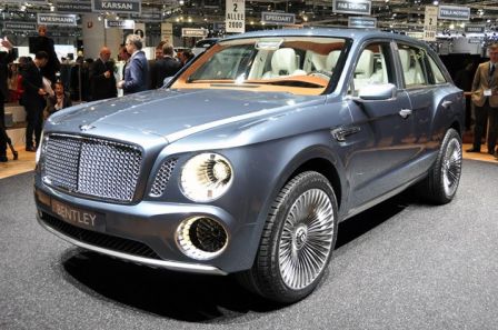 La face avant de la Bentley EXP9F est imposante