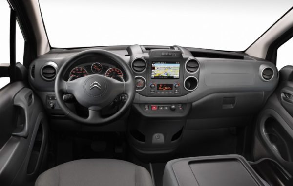 Nouveau Citroen Berlingo 2015 qui intègre l'écran tactile.