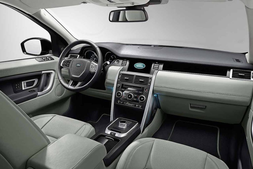 La planche de bord du Land Rover Discovery Sport 2015 La planche de bord du Land Rover Discovery Sport 2015