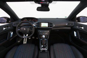 Essai Peugeot 308 GT BlueHDI 180 Intérieur planche bord