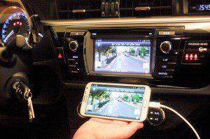 Mirrorlink Une fois que le Smartphone est connecté au système Mirrorlink média de la voiture via le câble USB ou le Bluetooth, toutes ses applications s'affichent sur l'écran de l'habitacle.