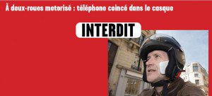 Téléphone coincé dans le casque interdit en roulant à deux roues