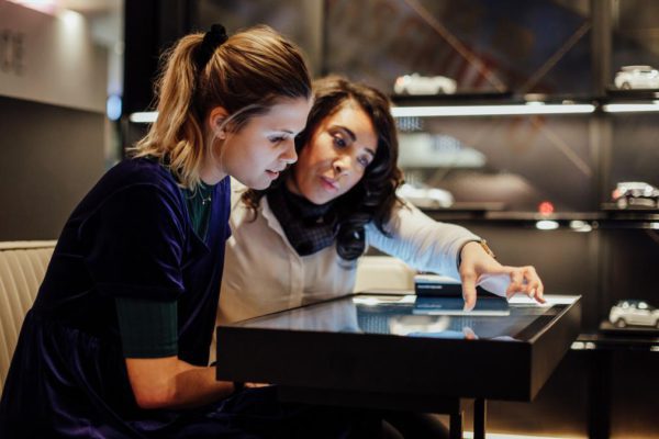 7 conseillers pour vous servir au DS Urban Store Londres DS Urban Store Londres
