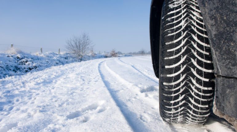 Les Pneus neige améliorent la traction sur la neige et la glace en hiver