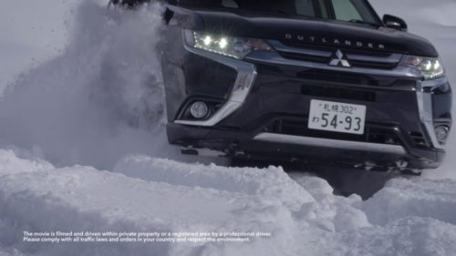 Mitsubishi Outlander 2017 dans la Neige