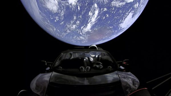 En attendant, le Roadster Tesla va continuer son cours solitaire à travers l'espace en direction de Mars