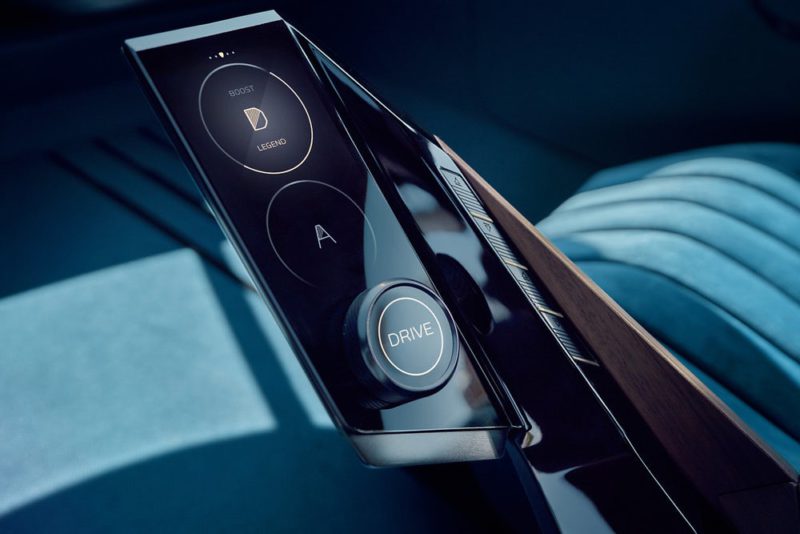 La télécommande permet une commutation rapide entre la conduite humaine et la conduite autonome (Crédit: Peugeot)