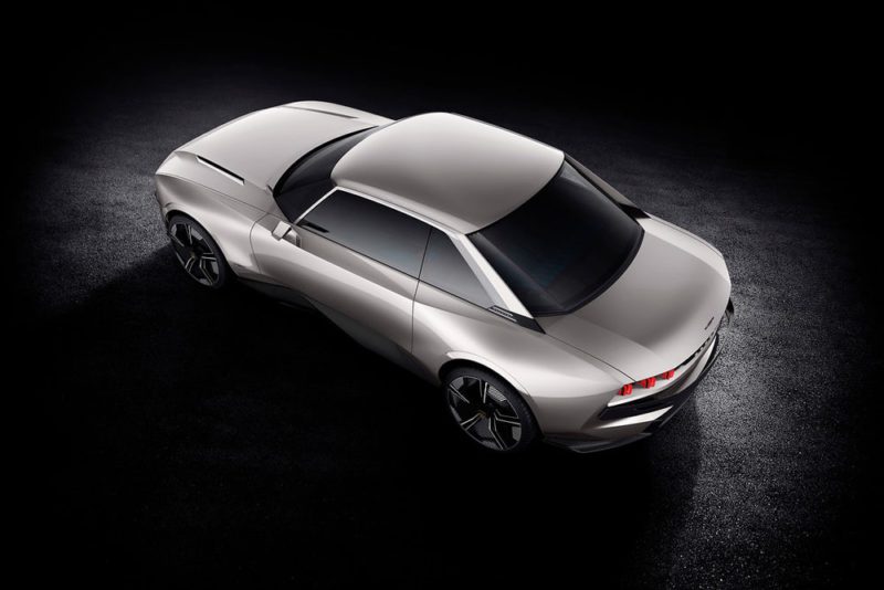 Peugeot a entrepris de concevoir un concept qui offre un style intemporel avec les technologies futures (Crédit: Peugeot)