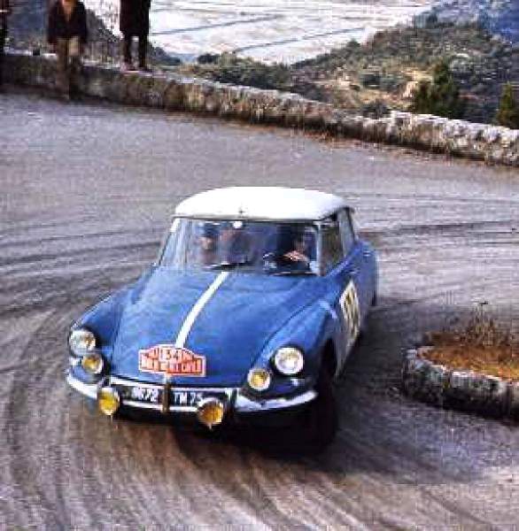 Bob Neyret et sa Citroen DS 21 au rallye de Monte Carlo