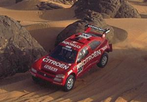 La ZX Rallye Raid, pilotée de main de maitre par Pierre Lartigue, lors du Grenade Dakar 1995