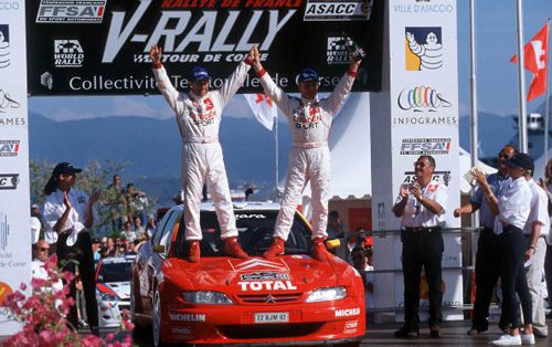 Philippe Bugalski, a bord d'une Xsara kit Car, remporte le rallye de France 1999, le fameux tour de Corse