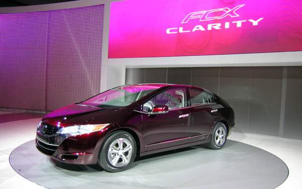 Concept car voiture à hydrogène Honda FCX Clarity à Los Angeles 2007