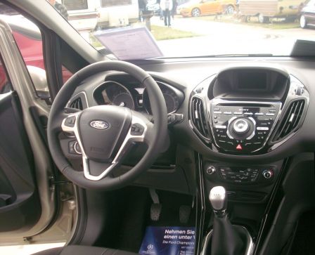 Ford-B-MAX-Titanium-Cockpit.jpg