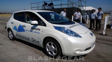 Voiture autonome sans chauffeur Nissan Leaf