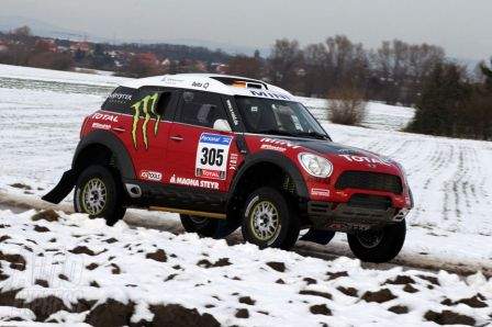 La MINI de BMW s'engage en rallye