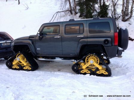 Hummer SnowTrack dans la neige à Courchevel