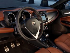 Intérieur nouvelle planche de bord Alfa Romeo Giulietta restylée 2013