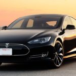 Tesla prend feu et l'action coule