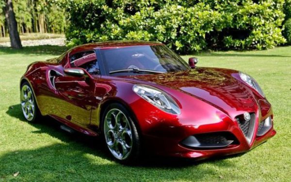 Alfa Romeo 4C plus belle voiture de l'année 2013