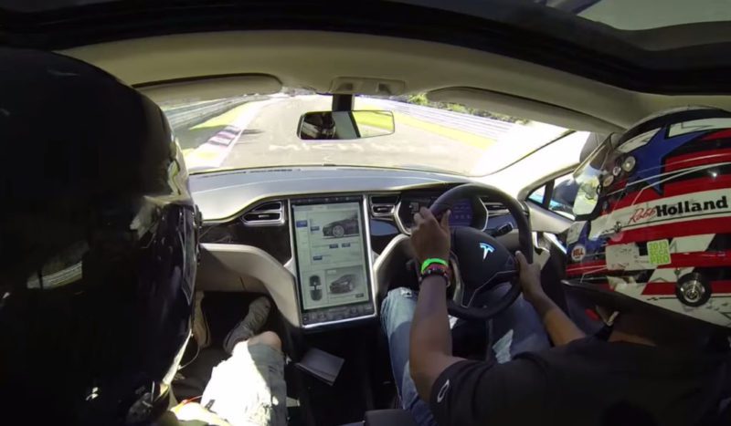 Une Tesla Model S n'arrive pas à firnir son tour au Nurburgring