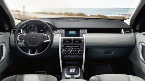 Land Rover Discovery Sport 2015 planche de bord