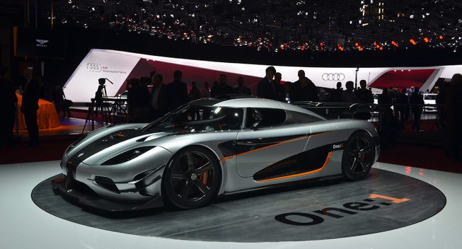 La meilleure Vidéo Koenigsegg et le bruit des modèles de Koenigsegg à ce jour.