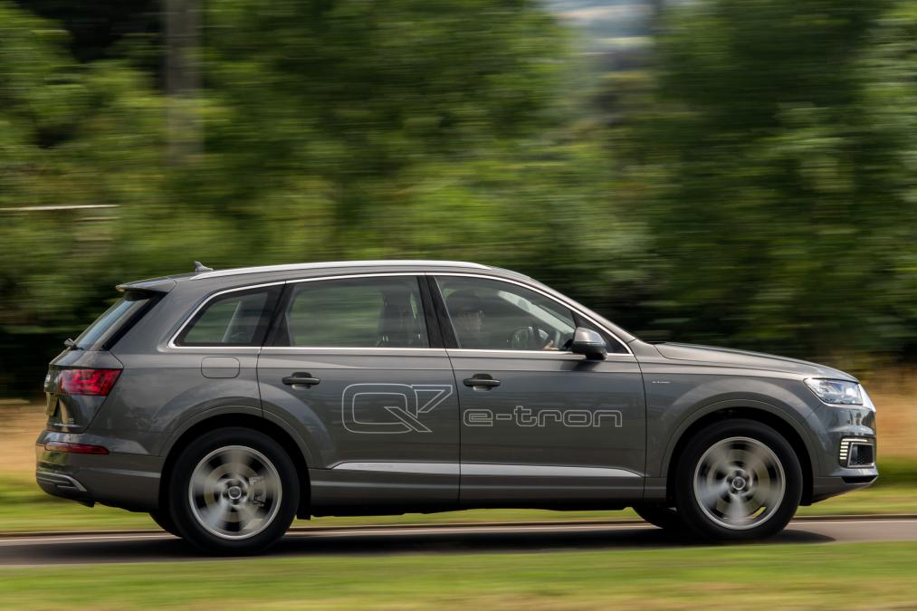 Audi Q7 e-tron plug-in hybrid SUV 2016
