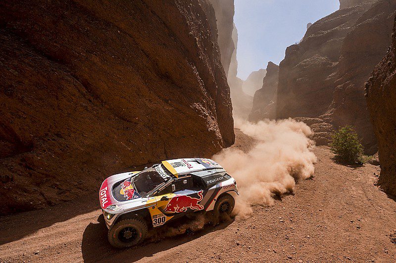 Stephane Peterhansel remporte la troisième étape du Dakar 2017 devant Sainz et Leb signant un triplé pour Peugeot