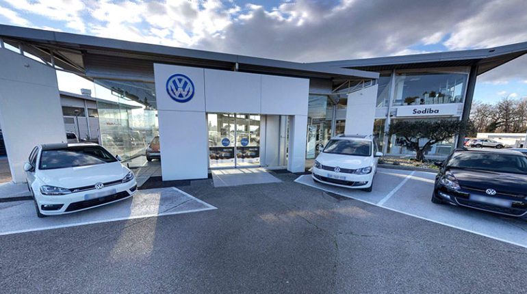 Volkswagen veut réduire la taille de son réseau de concessionnaires et lancer la vente de voiture en ligne