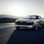 Le concept e-Legend dispose de phares à quatre yeux qui affichent également un design à trois griffes si vous vous rapprochez un peu (Crédit: Peugeot)