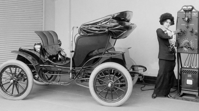 Histoire de la voiture électrique : de la première à nos jours