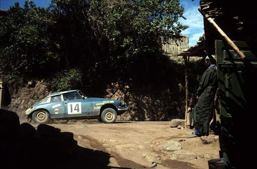 Sur les pistes du rallye du Maroc, la DS 21 proto de Bob Neyret et jacques Terramorsi se montre intraitable en 1969 et 1970